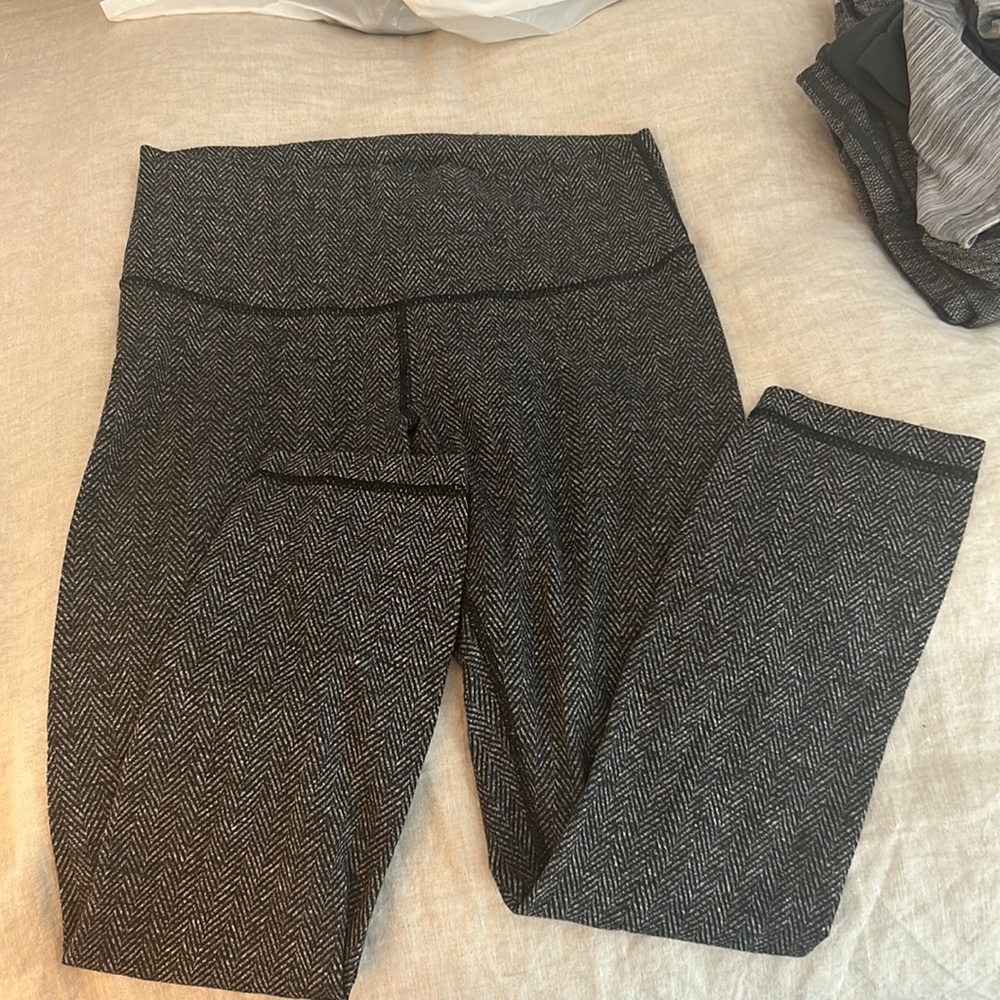 Lululemon Wunder Under leggings